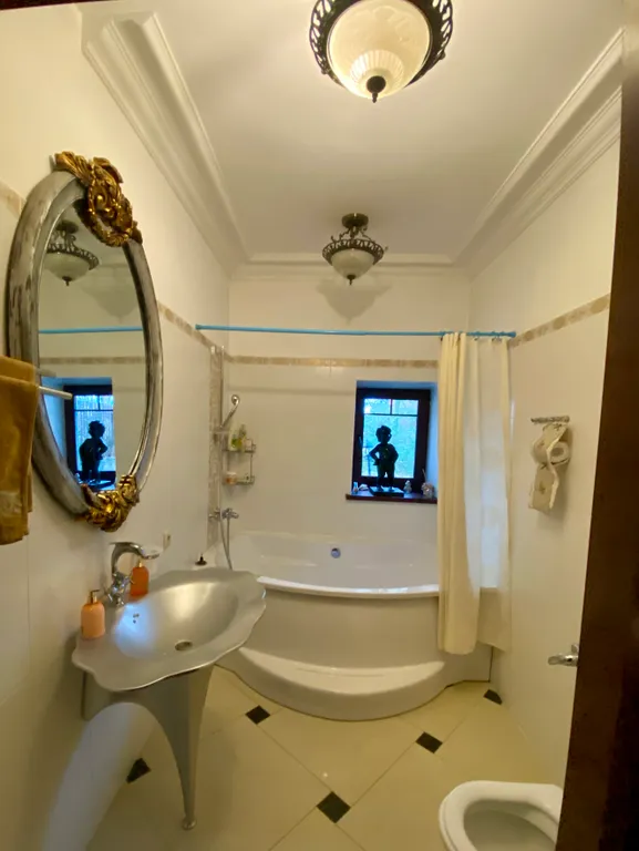 Коттедж с баней и джакузи рядом с горками