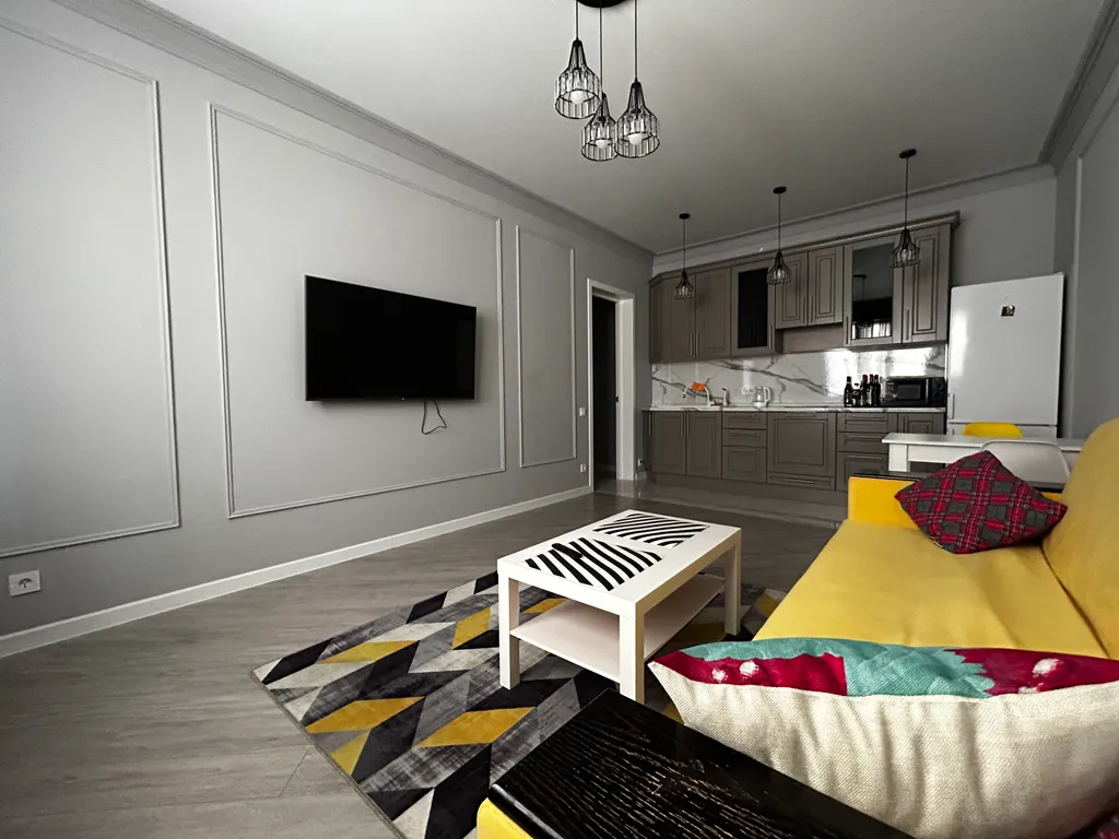 Квартира Дизайнерская квартира у моря с жёлтым диваном — Махачкала