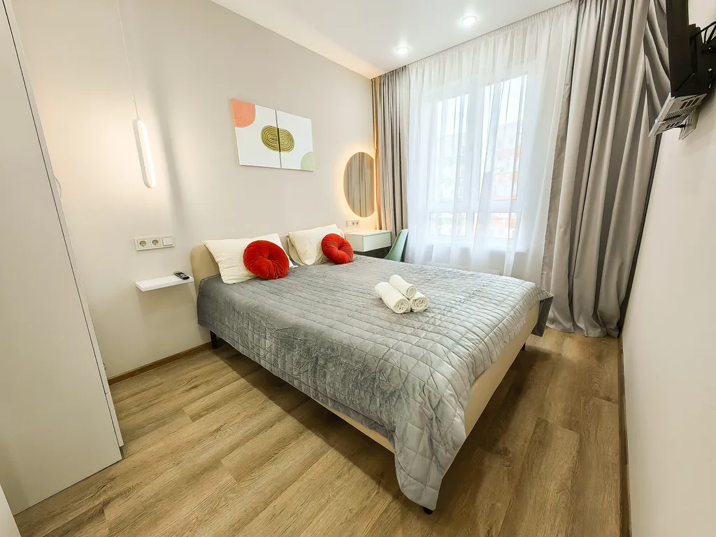 Уютные апартаменты с видом на лес и набережной у дома