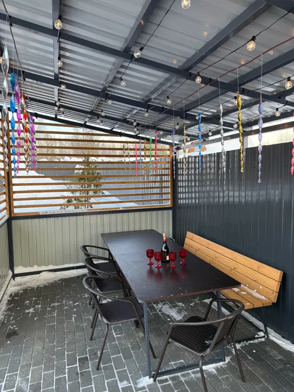 Домик у леса с чаном