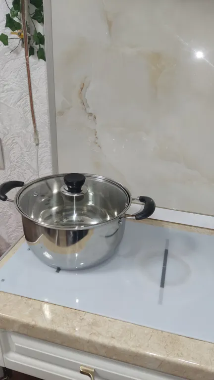 Около Нарзанной галереи и санатория Луч