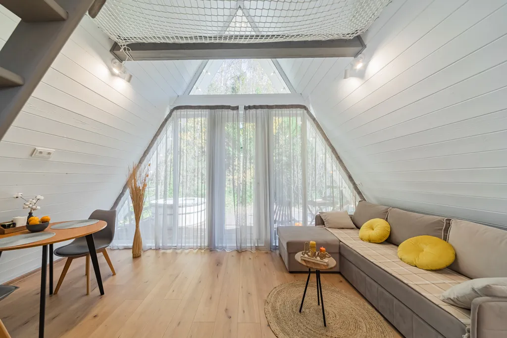 А-фрейм в сказочном зимнем лесу