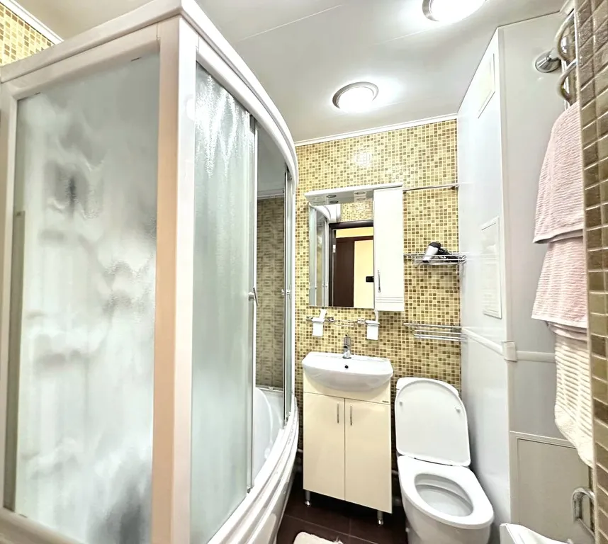 1-комнатная квартира с балконом и видом на реку рядом с Кузбасс-Арена