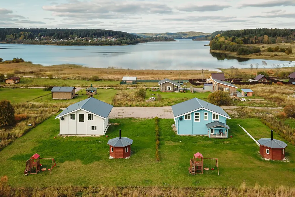 Большой дом с видом на озеро, 3 спальнями, сауной и детской площадкой