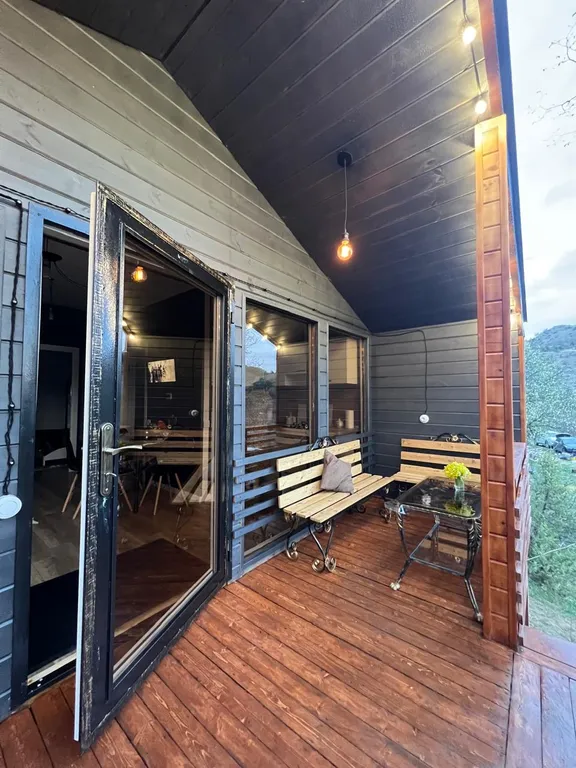 Уютный дом в лесу