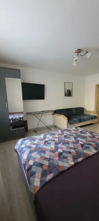 Студия у церкви