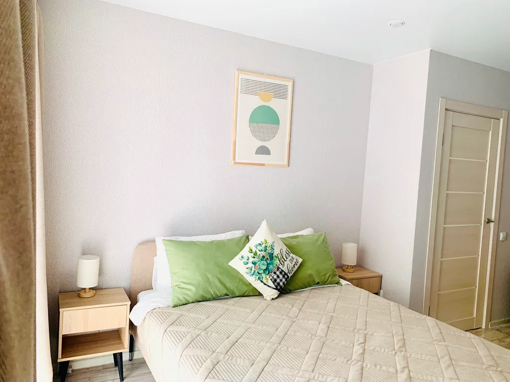 Семейный отдых в тишине: новый дом, безопасный двор и уютная квартира