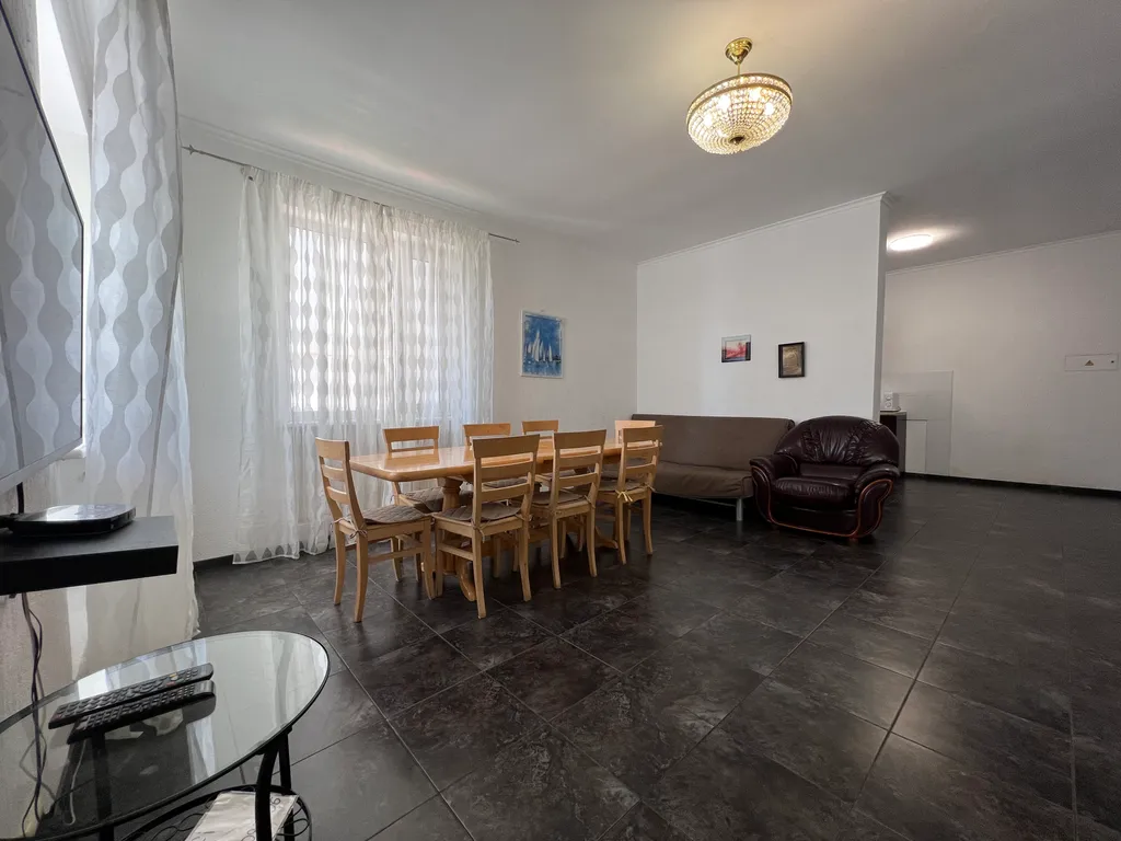 Дом с бассейном и баней