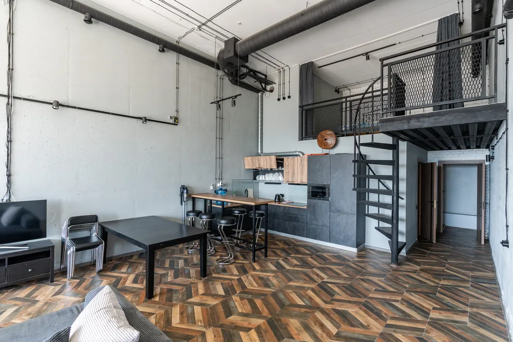 Эллинг на берегу моря