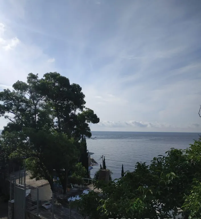 2-комнатная квартира с террасой и с видом на море