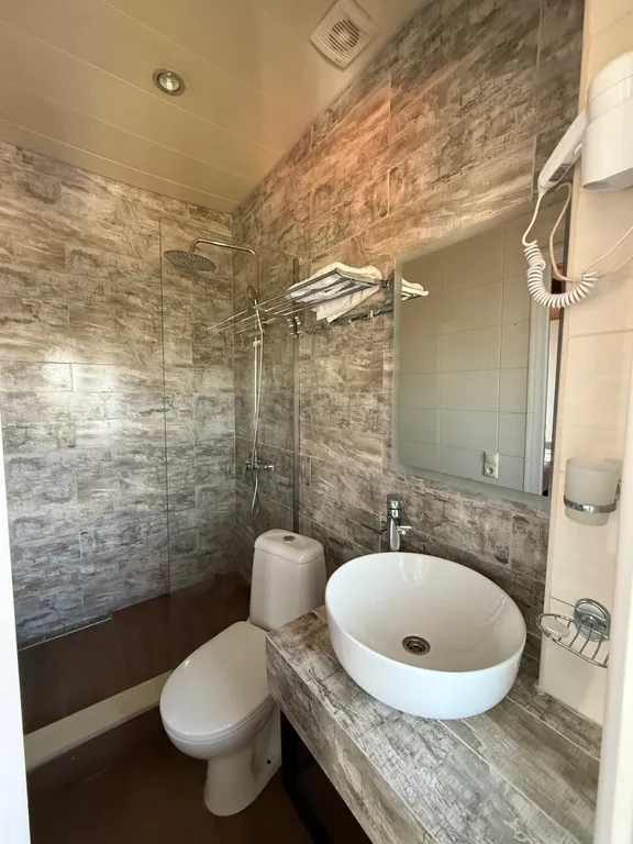 Уютный отель с бассейном в центре Кобулети, с собственным рестораном