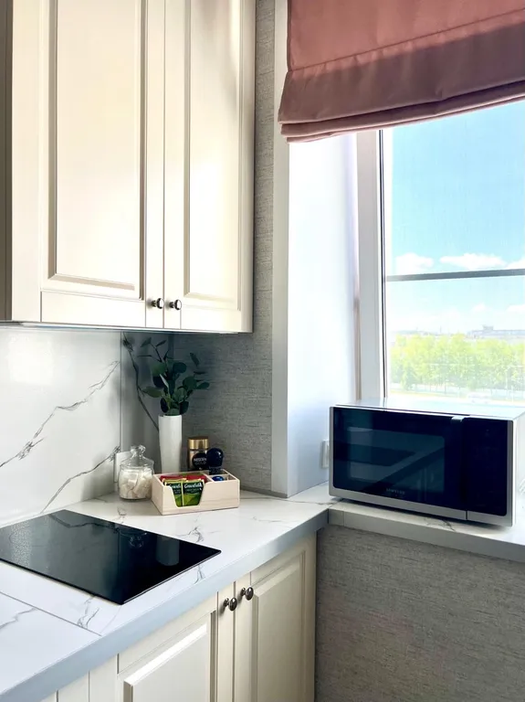 Стильный белоснежный апартамент в центре города, бесконтактный заезд