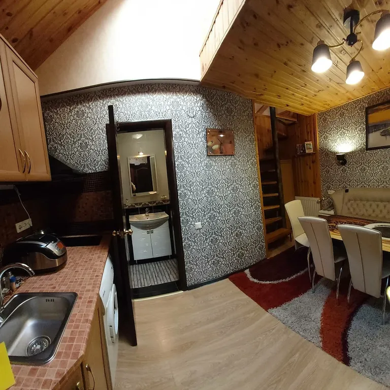 Семейный двухкомнатный апартамент с кухней и балконом