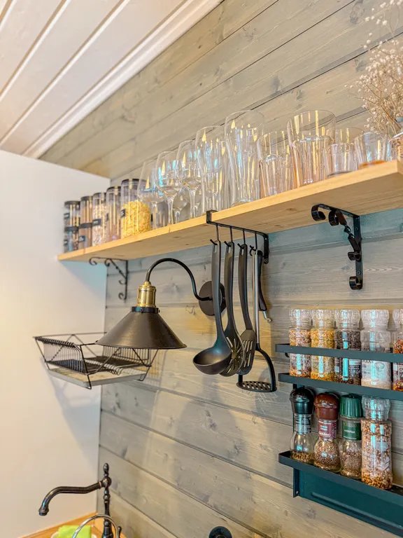 Дом в лесной сказке с видом на закат