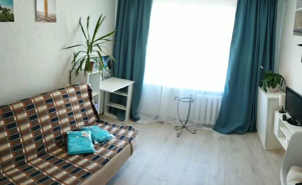 Комната-студия в общежитии в центре города.