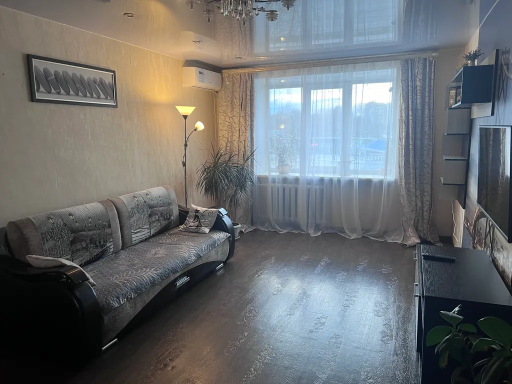 Двухкомнатная квартира в самом центре города, Площадь Металлургов