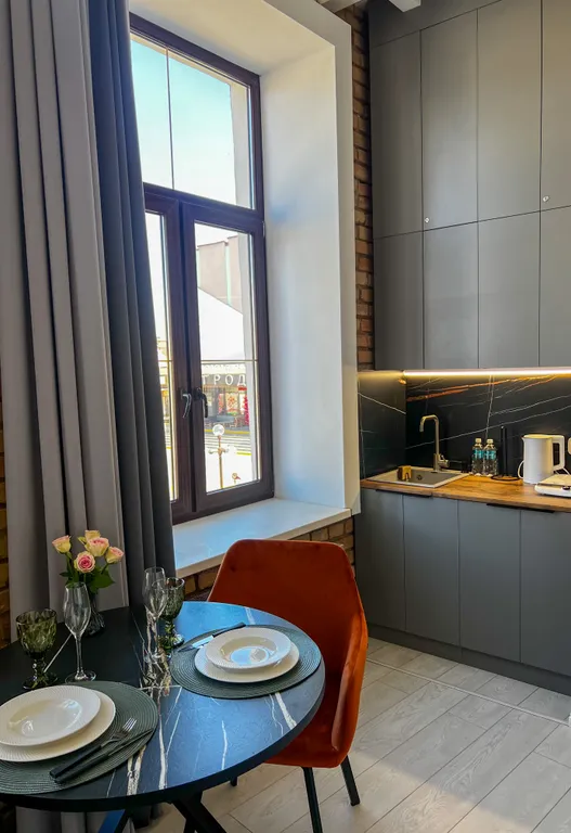 Новая студия в самом центре Гродно с видом на пешеходную улицу