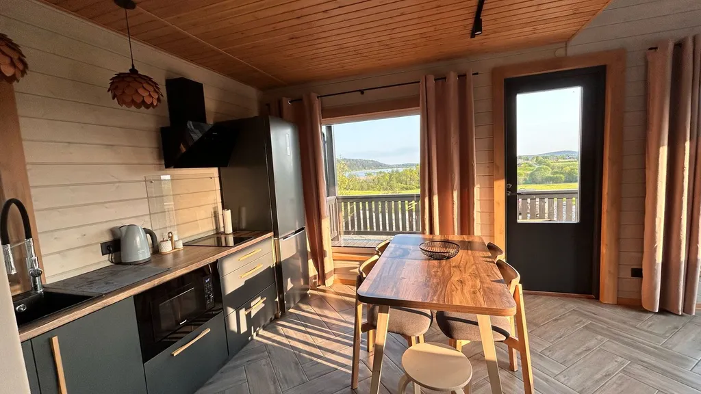 Дом с видом на озеро