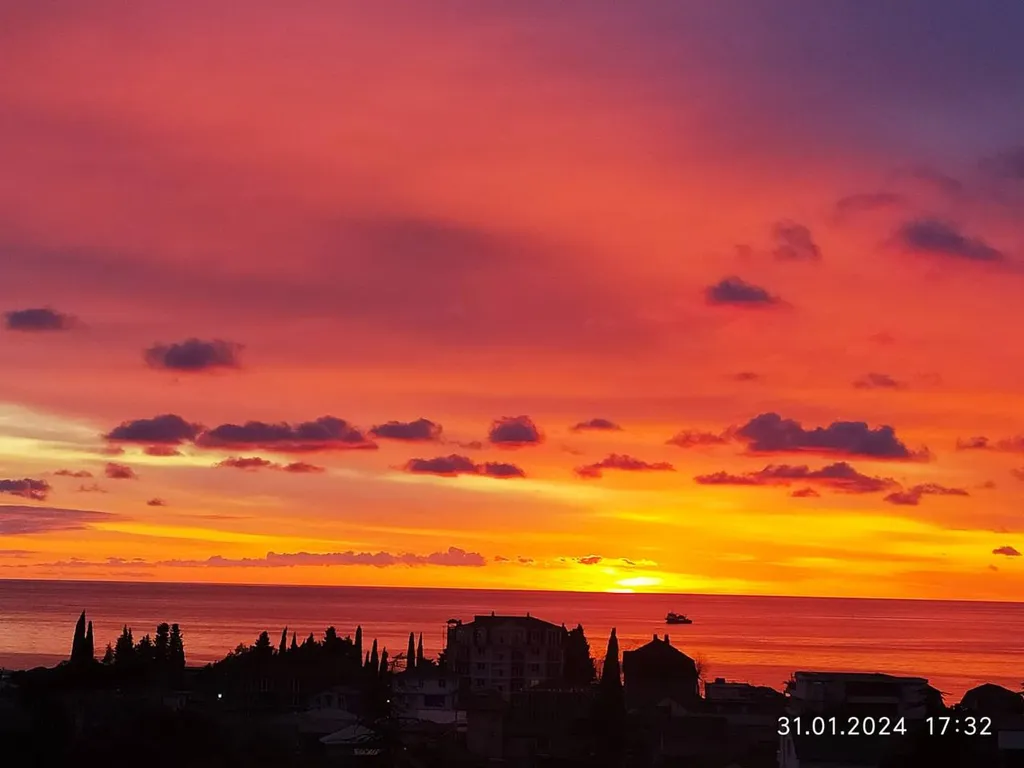 Коттедж Дом с видом на море — Гагра