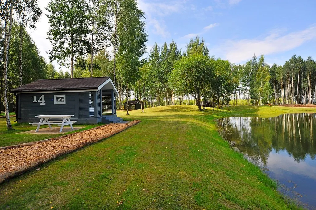 Домик с видом на озеро
