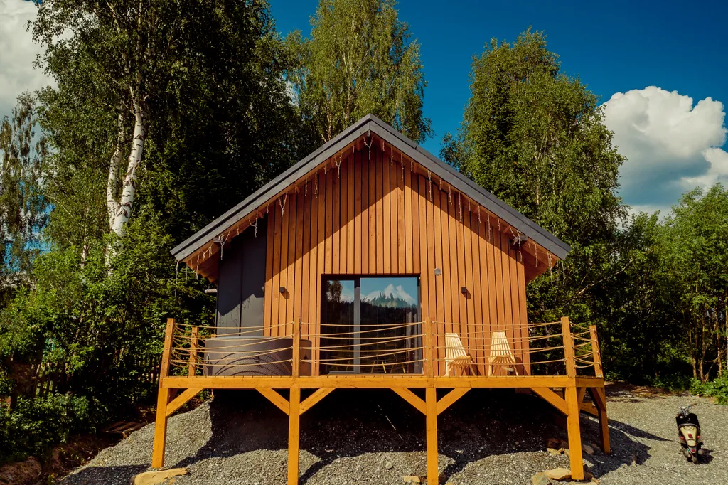 Шале с бассейном и джакузи под открытым небом