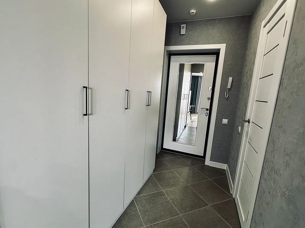 Студия с видом на город