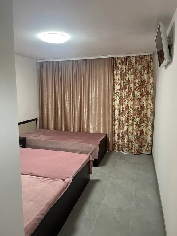 Трёхместный номер с ванной комнатой