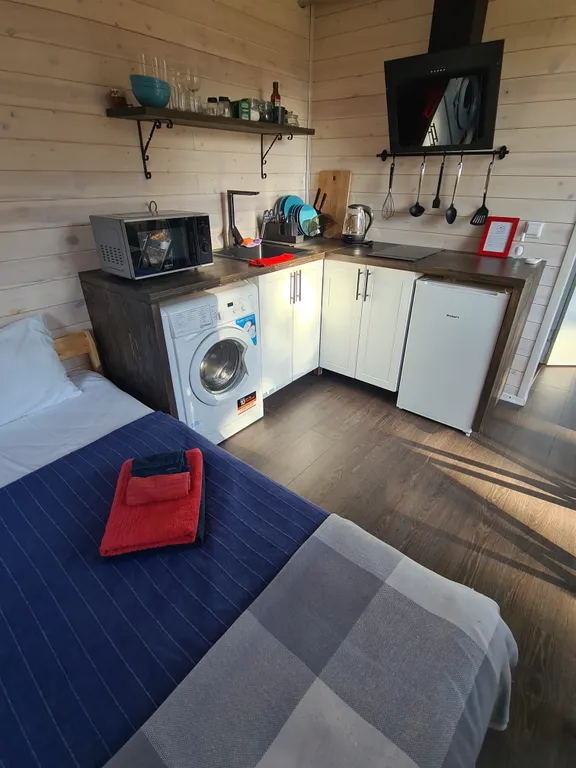 Мини-домик море с видом на горы