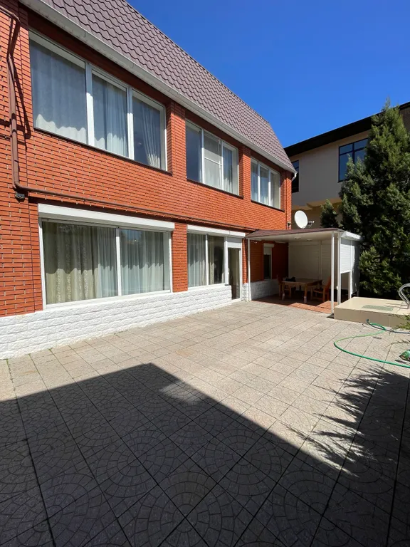 Шикарный коттедж с бассейном