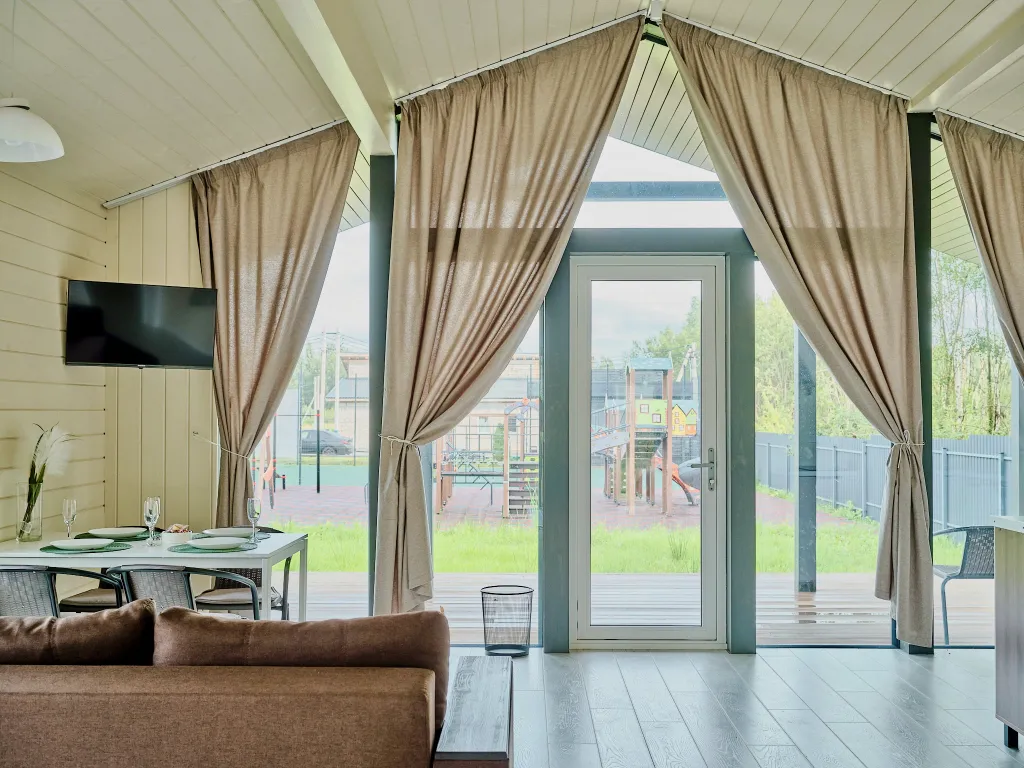 Коттедж Новый дом с сауной и детской/спортивной площадкой — Капорки