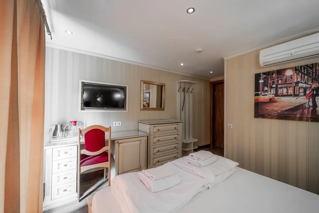 Двухместная комната с двуспальной кроватью НР