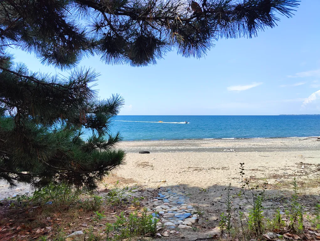 Дом с морем за калиткой