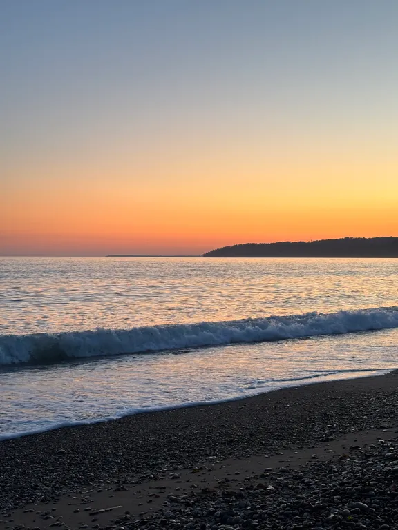 Атмосферные дома a-frame на берегу моря
