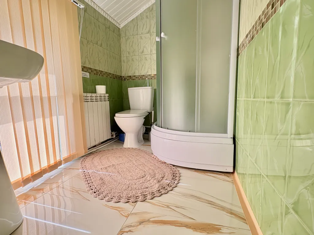 Двухклмнаиный пятиместный номер 100 метров до моря со своей кухней