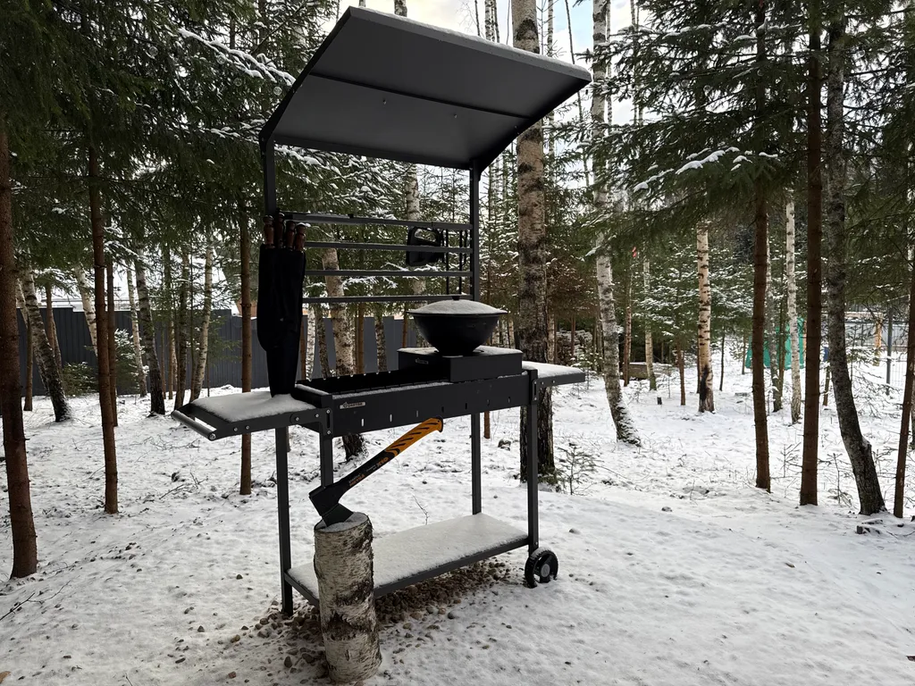 Дом в лесу с видовой терассой и чаном