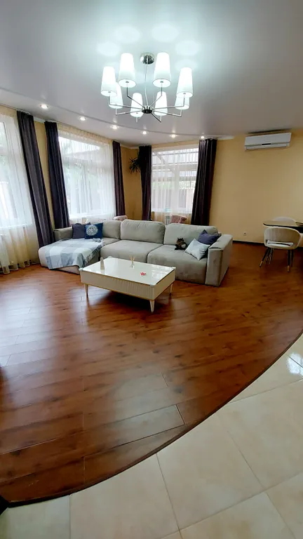 Коттедж Отдельный двухэтажный дом с уютным двором — Геленджик