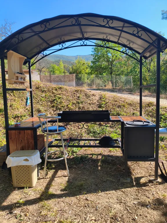 Двухэтажный дом Азазель в лесу