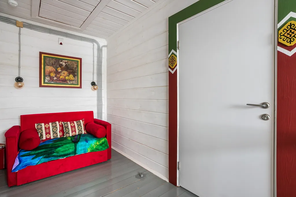 Коттедж Дом Ереван с балконом и открытой верандой в Кикино на Веле — Кикино