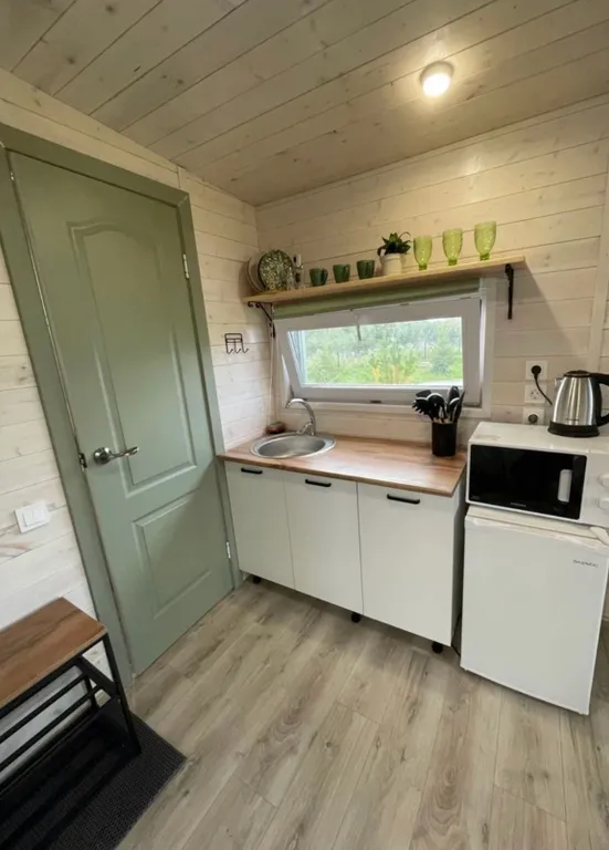 Атмосферный домик вдали от городской суеты