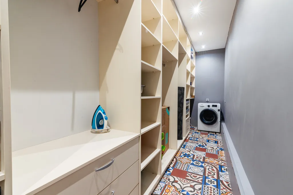 ЖК Мега Тауэрс возле Мега центра