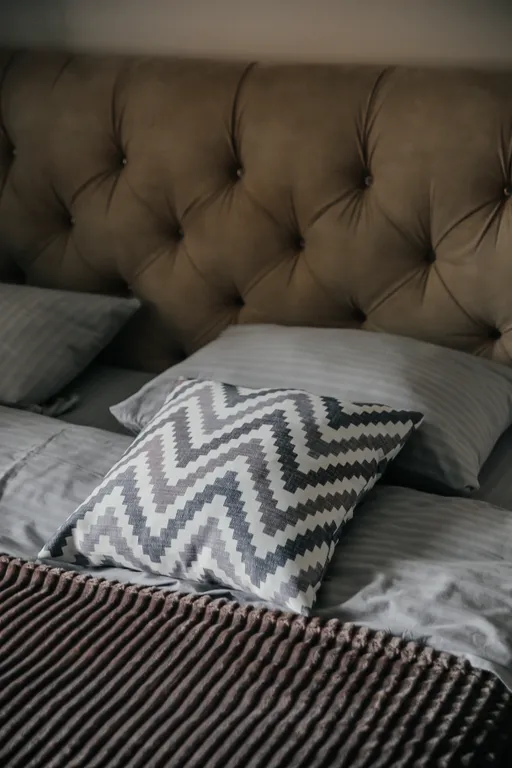 Гармония уюта: светлая студия с кроватью king size