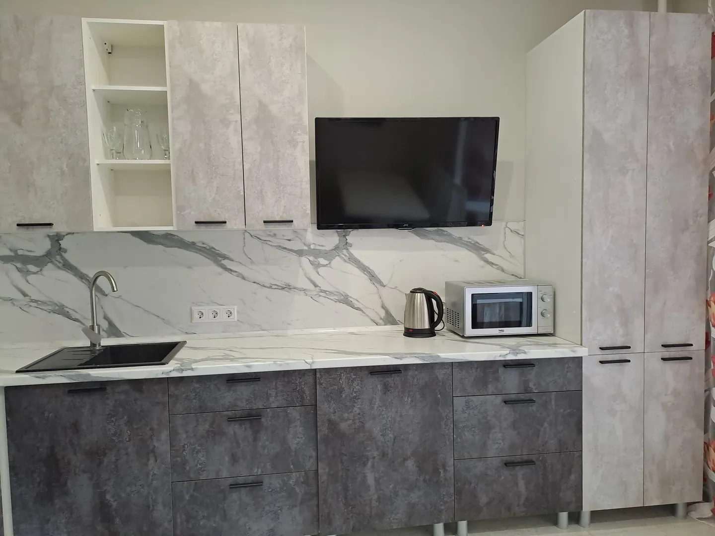 Рабочая  зона на кухне Рабочая  зона на кухне