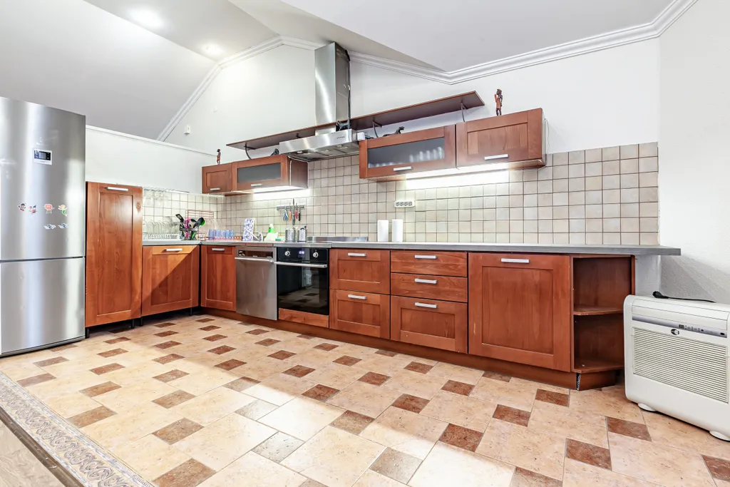 Коттедж с бассейном и сауной