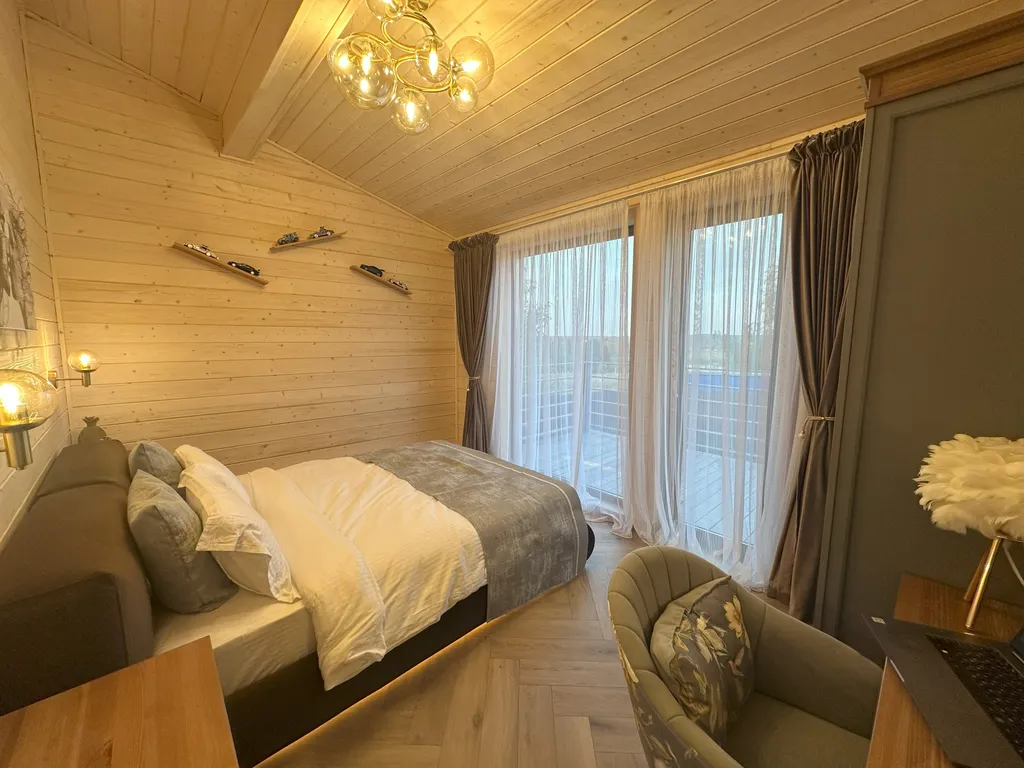 Барнхаус Дом у озера с видом на лес и озеро