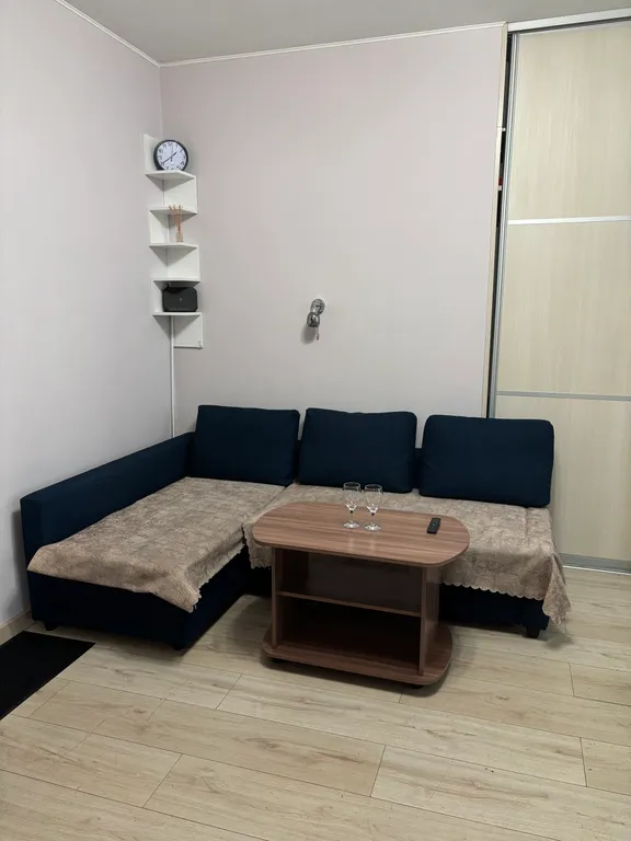 Уютная, чистая квартира в удобном районе, имеется водонагреватель.