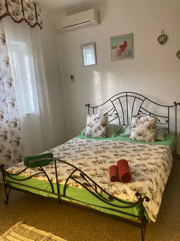 Уютный номер с отдельным входом на террасу с мебелью