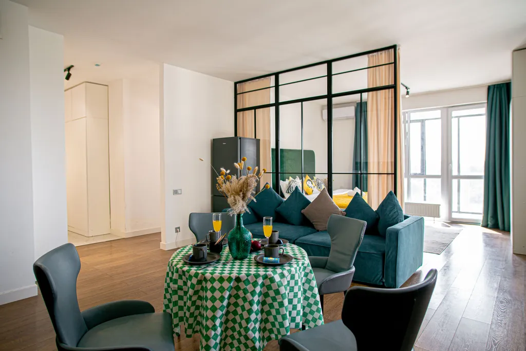 Евротрёшка с двумя спальными зонами рядом с ТРЦ MEGA