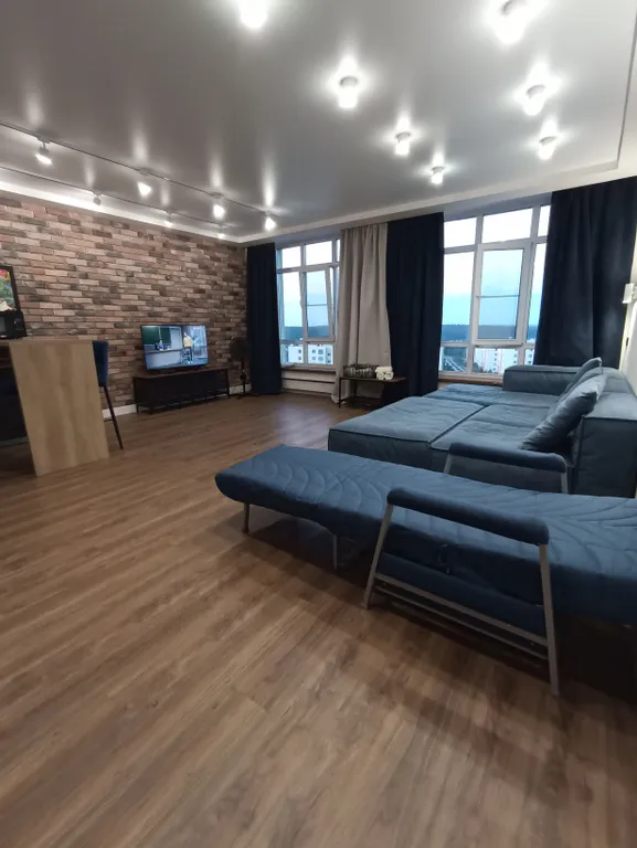 Стильная современная студия с дизайнерским ремонтом