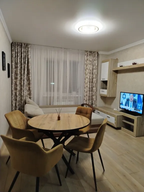 Евротрешка у ЖД вокзал и зоопарка