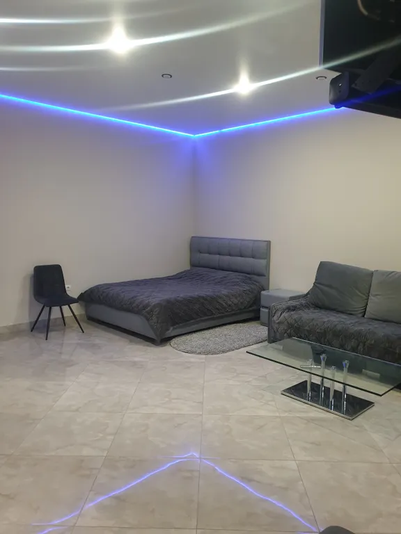 Квартира Дизайнерская современная студия в новом доме сердца центра города — аренда посуточно в Клинцы